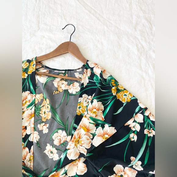 Lulla Collection by Bindya Floral Kimono - Picture 6 of 10